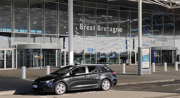 Taxi devant l'aeroport de Brest